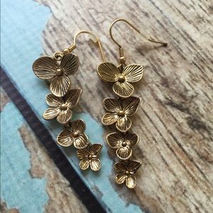 Banana Republic flower earrings